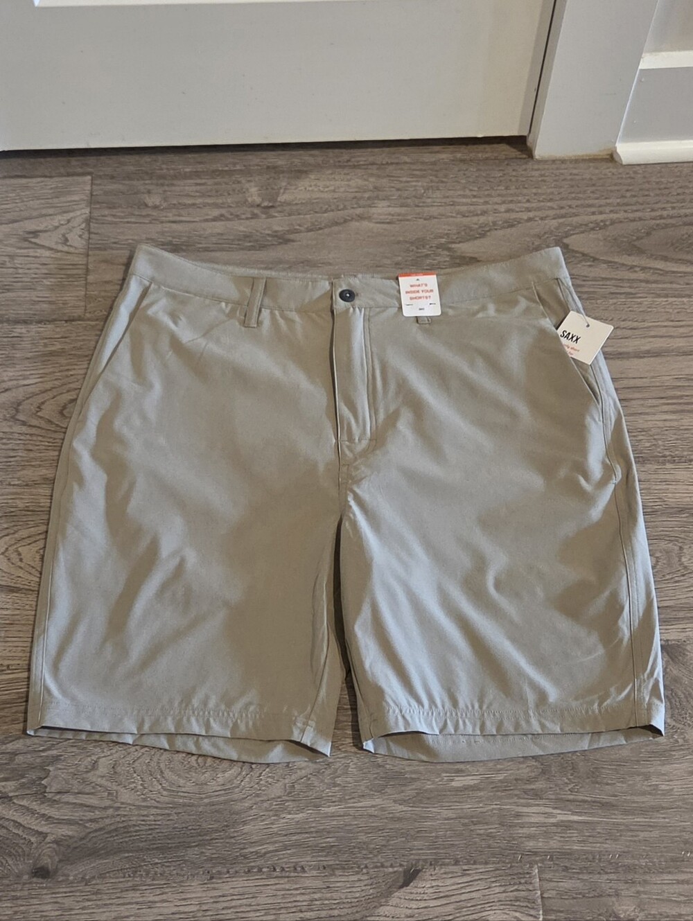 NWT SAXX Go To Town Ballpark Hybrid 2 in 1 Shorts Tan - Size 36 x 9" Inseam